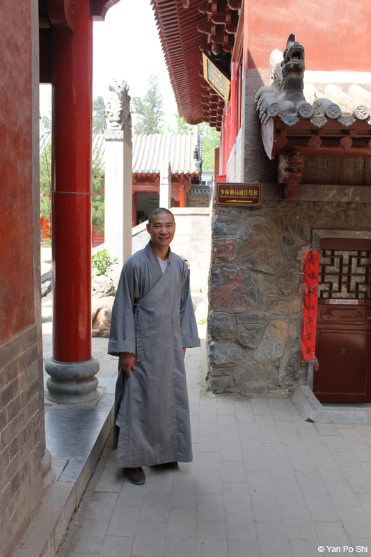 Grossmeister Yan Po Shi in China im Shaolin Tempel 
